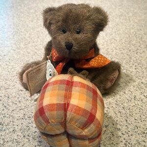 Boyds Bears with plaid pumpkin